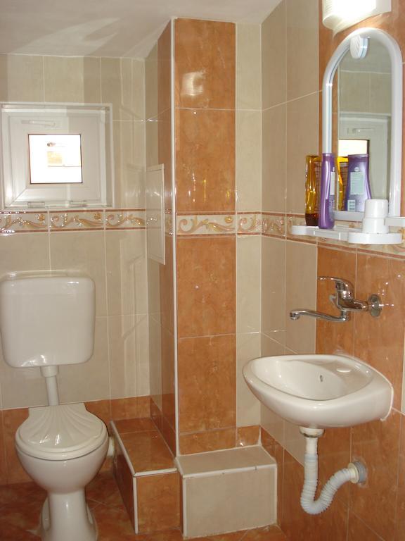 Hotel Moni 85 Family House Sozopol Habitación foto